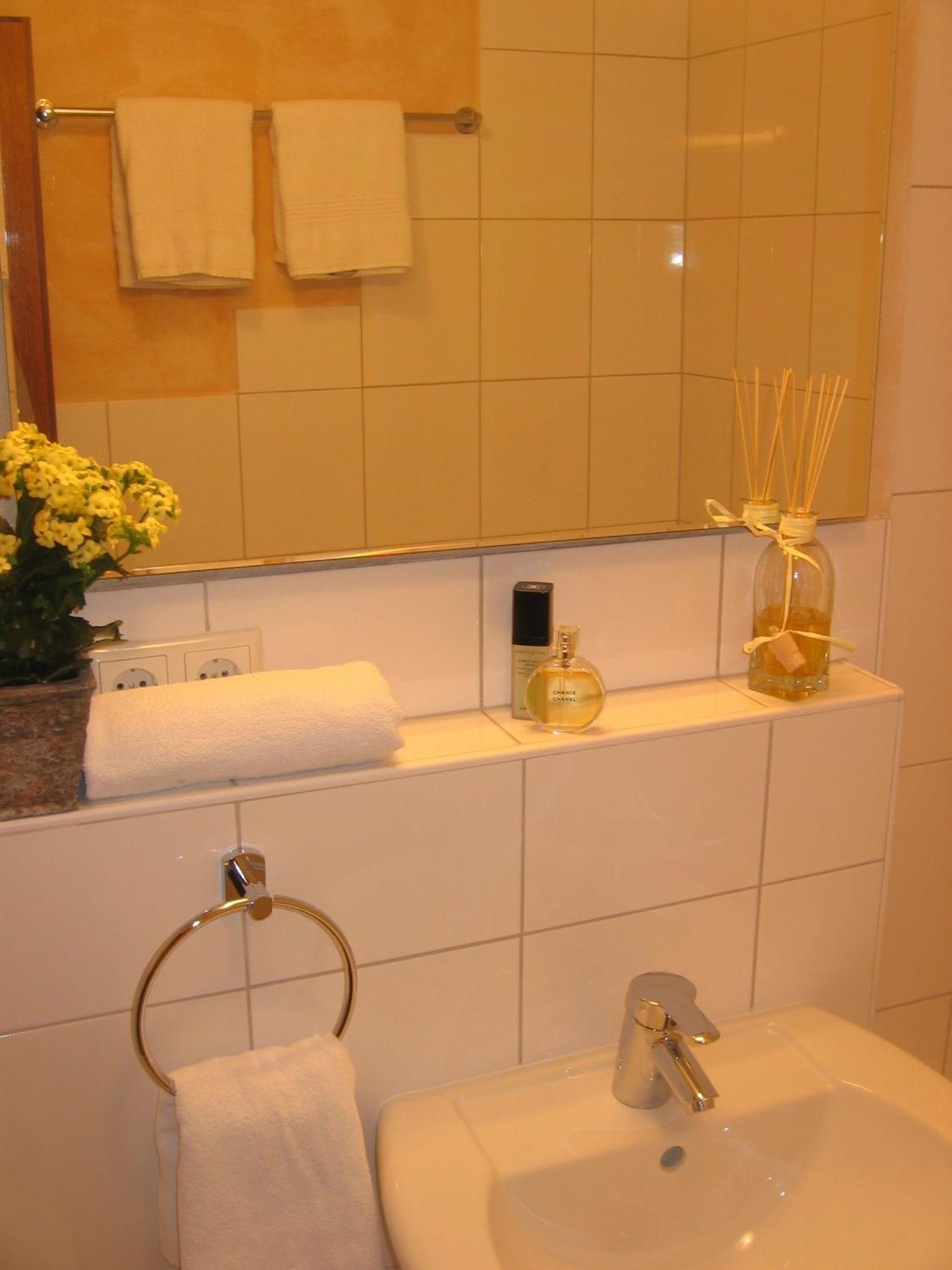 Hotel Gasthof Roessle Stetten am Kalten Markt Room photo
